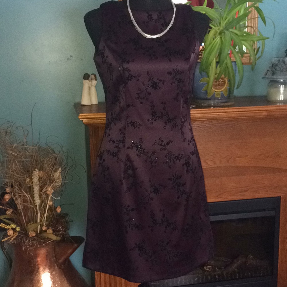 Beautiful Merlot/Black Dress Size  5 Small